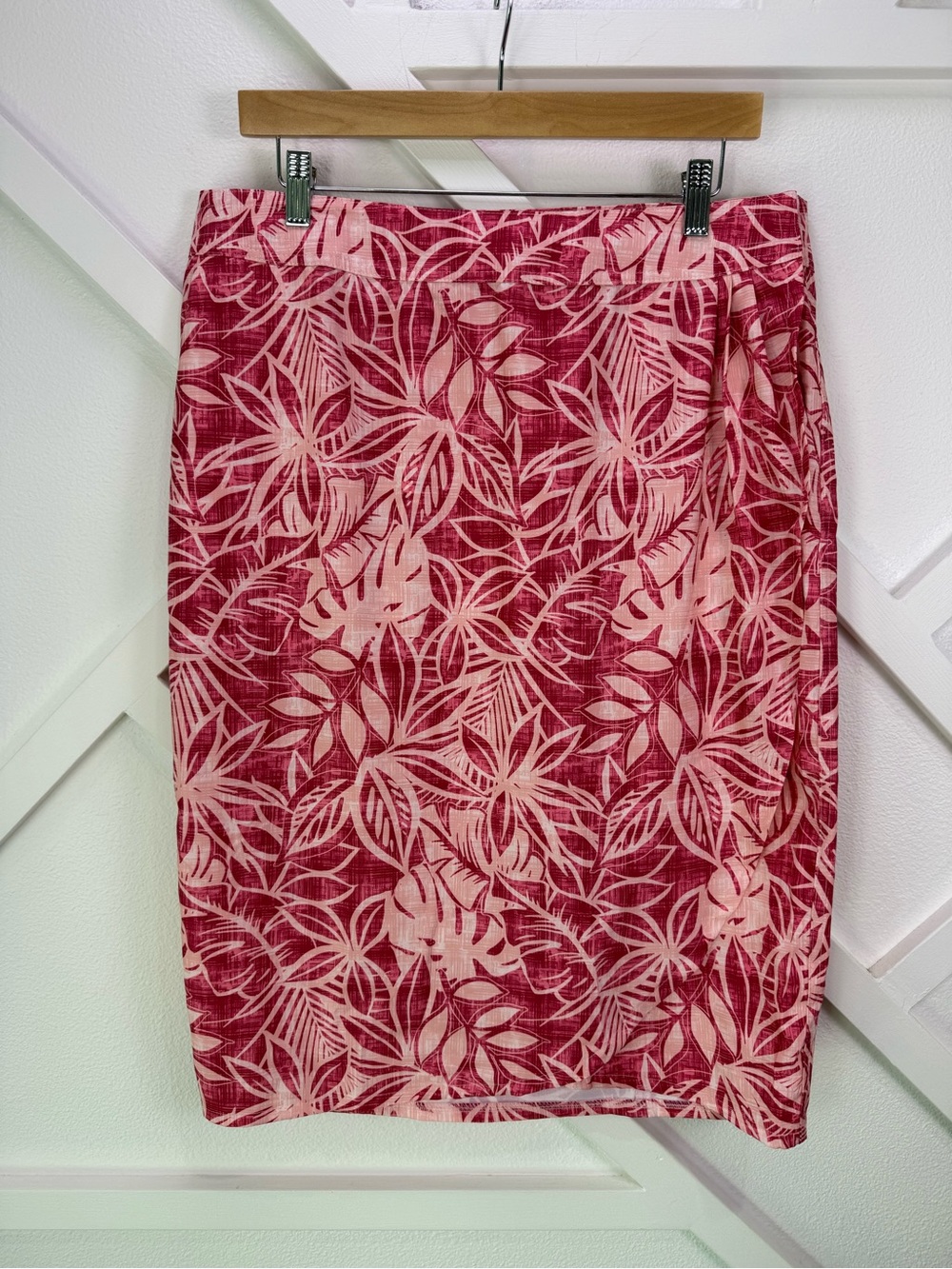 NWT Ripskirt Hawaii Original Wrap Skirt Length 3 In Aloha Berry Size Large